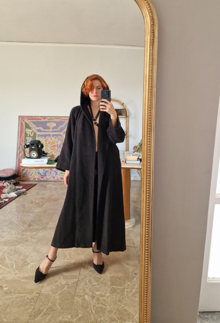 Cappotto MAX MARA lungo grigio con cappuccio 100% Pura Lana. - immagine 6
