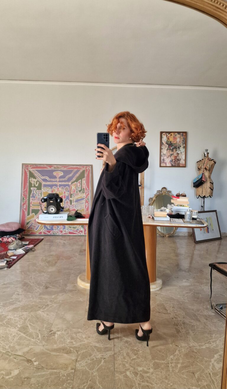 Cappotto MAX MARA lungo grigio con cappuccio 100% Pura Lana. - immagine 8