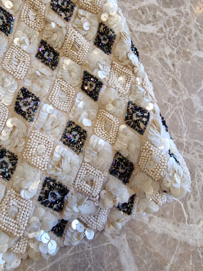 Top vintage sartoriale con perline e paillettes - immagine 7