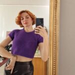 Maglione crop viola in lana angora