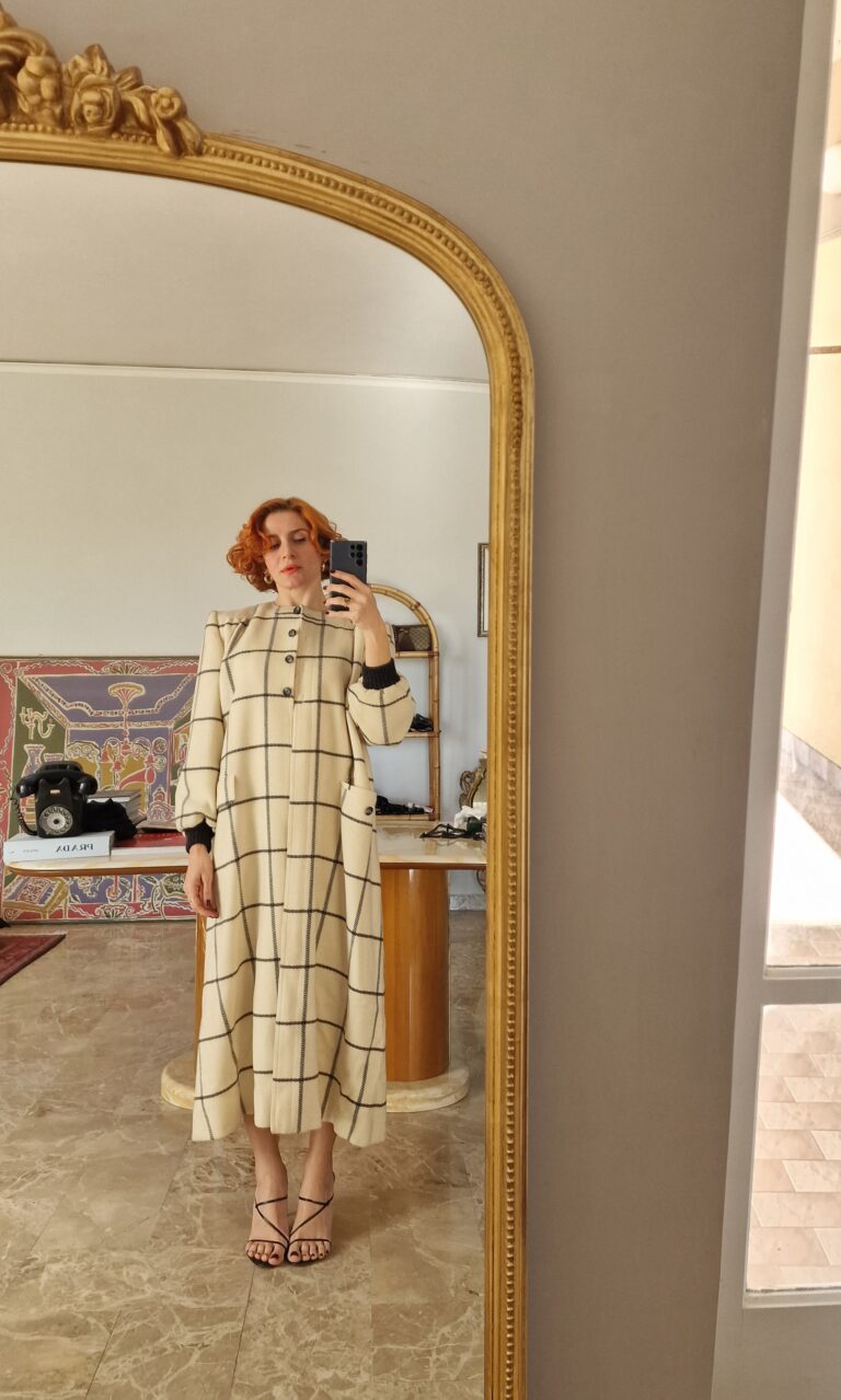 Cappotto vintage ma nuovo by Valentino a quadri - immagine 2