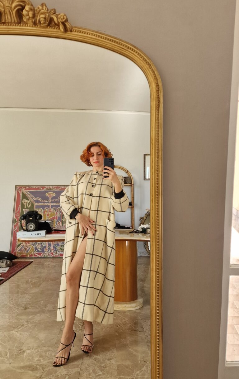 Cappotto vintage ma nuovo by Valentino a quadri - immagine 3