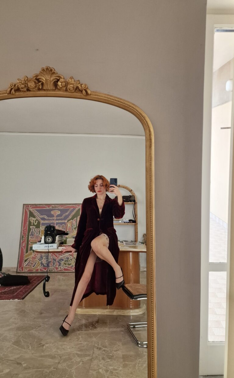 Cappotto in Velluto di seta burgundy by Blunauta