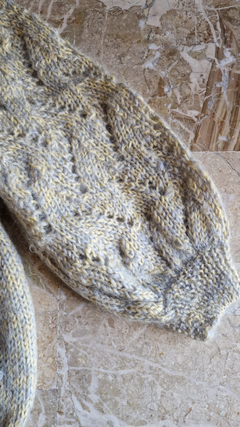 Maglione handamade lana traforata cielo e Light Yellow - immagine 7