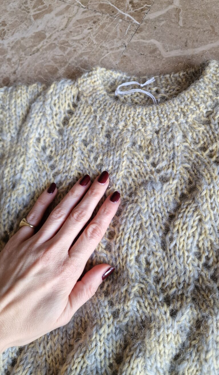 Maglione handamade lana traforata cielo e Light Yellow - immagine 6