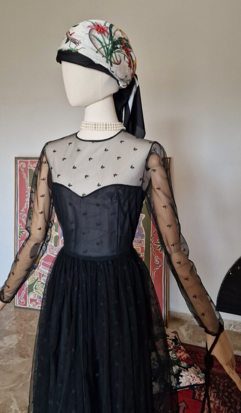 Abito vintage Sartoriale in tulle nero e gerogette di Seta tg 38 - immagine 3