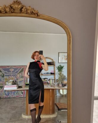 Autentico Qipao cinese in Sera nero con inserto rosso