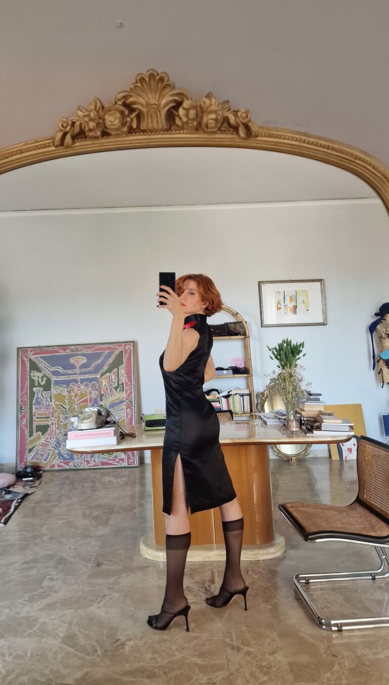 Autentico Qipao cinese in Sera nero con inserto rosso - immagine 11