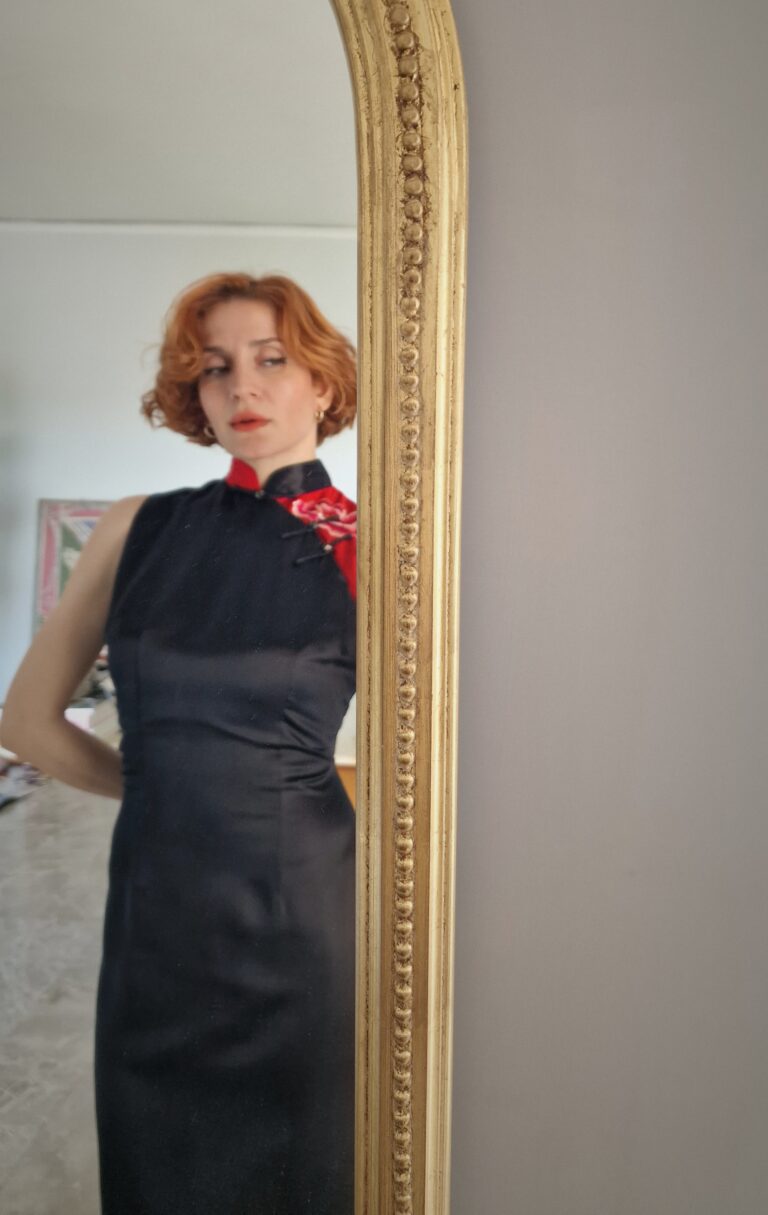 Autentico Qipao cinese in Sera nero con inserto rosso - immagine 7