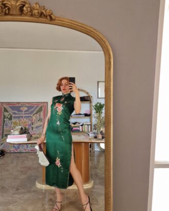 Autentico abito Qipao verde in Pura Seta ricamato a mano.