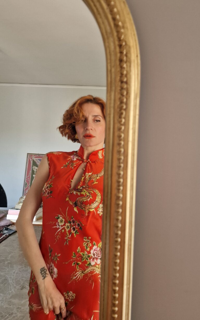Abito Orientale in 100% Seta rosso corallo con fiori e dragoni tg 40/42 - immagine 3