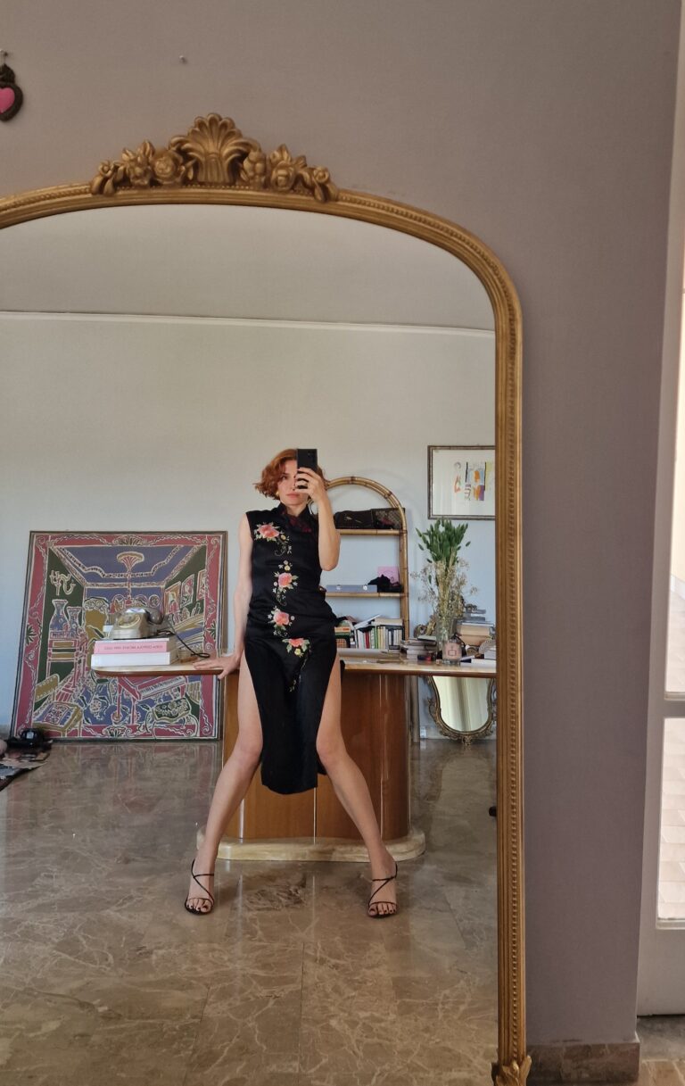 Autentico abito Qipao nero in Pura Seta ricamato a mano, nuovo.