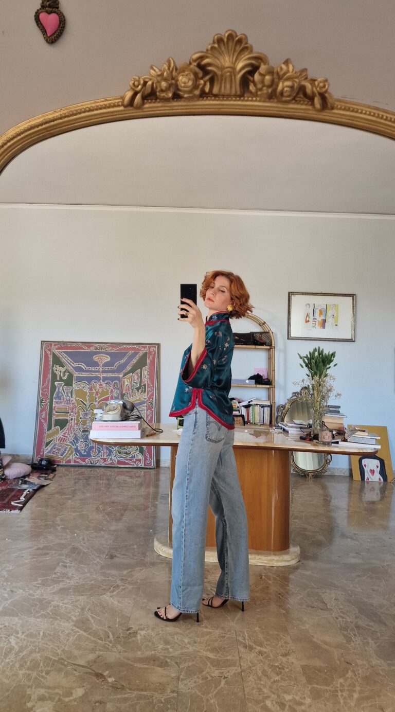 Blusa orientale in raso di seta verde ottanio - immagine 5