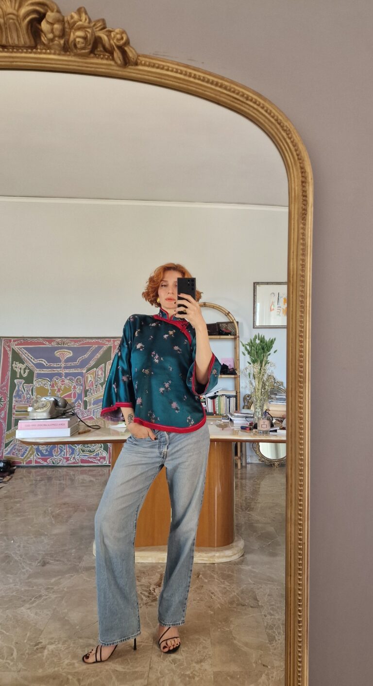 Blusa orientale in raso di seta verde ottanio