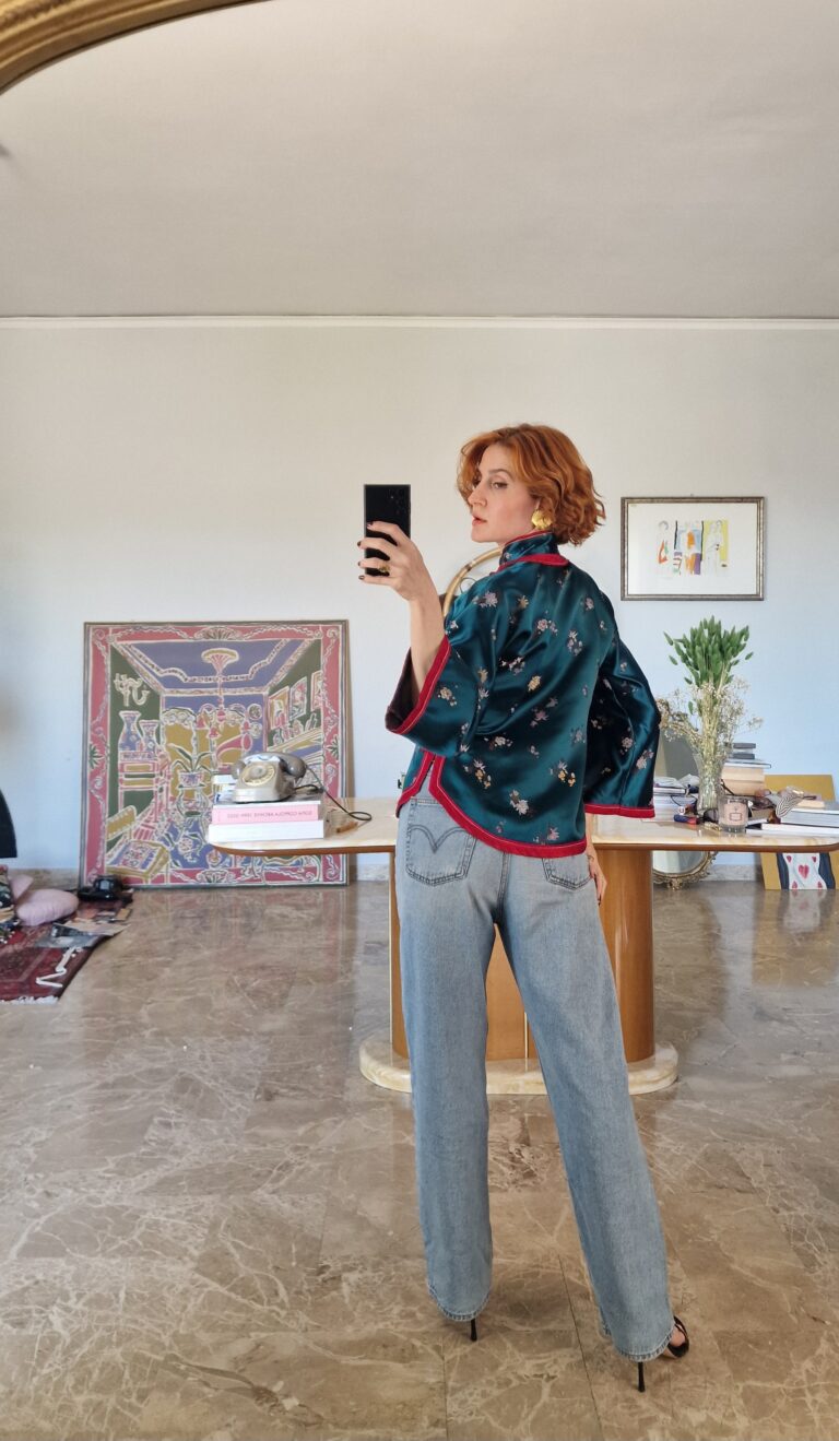 Blusa orientale in raso di seta verde ottanio - immagine 6