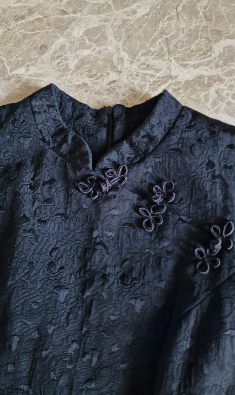 Abito Qipao nero in cotone damascato - immagine 7