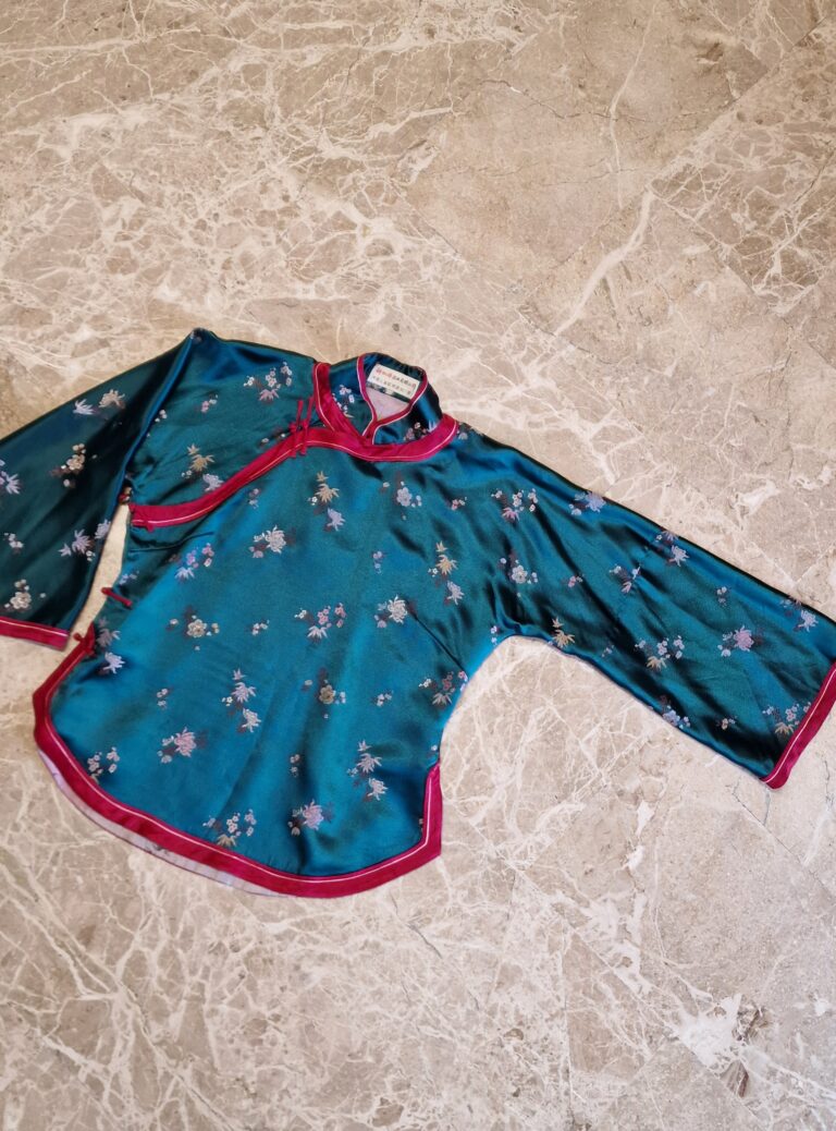 Blusa orientale in raso di seta verde ottanio - immagine 12