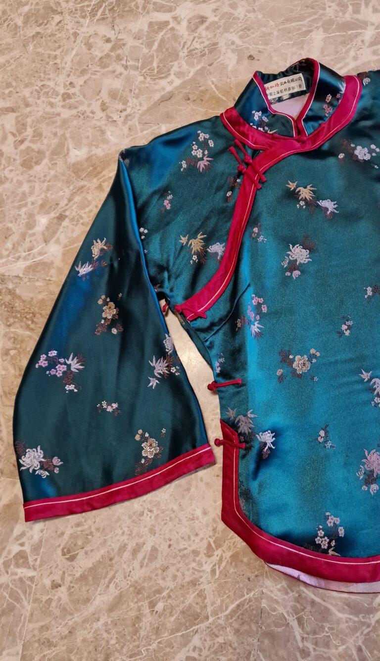 Blusa orientale in raso di seta verde ottanio - immagine 13