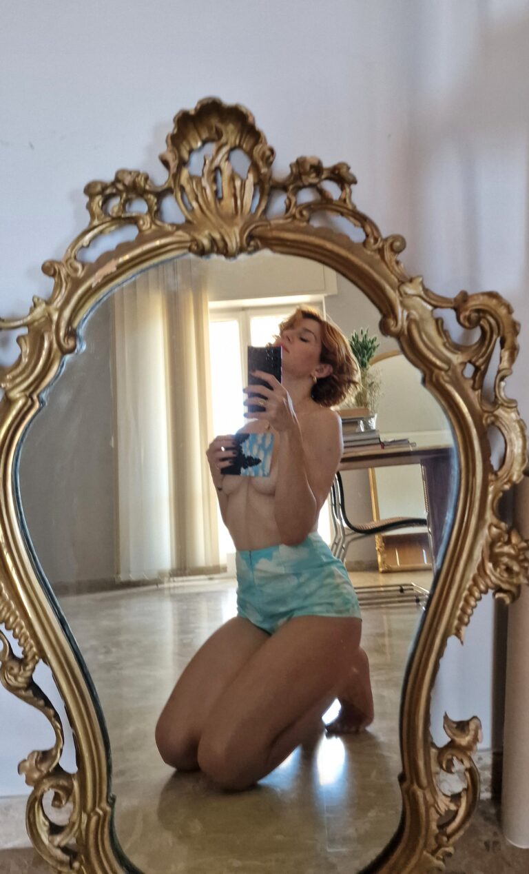Cieli immensi on Short vintage da collezione Moschino mare - immagine 2