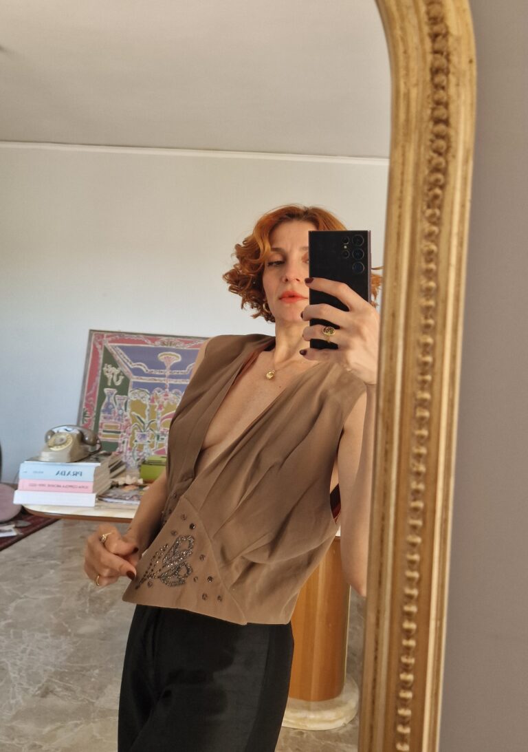 Gilet vintage in misto seta ricamato - immagine 2