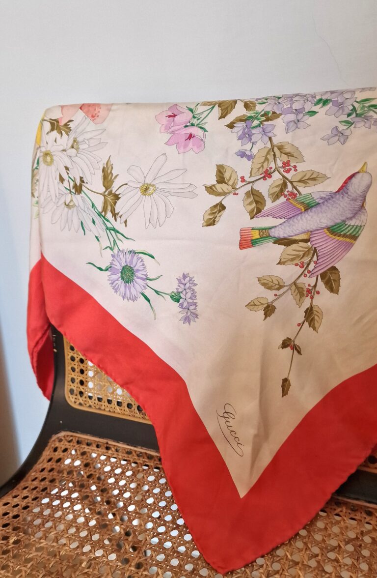 Gucci Vintage foulard in Pura Seta floreale - immagine 9