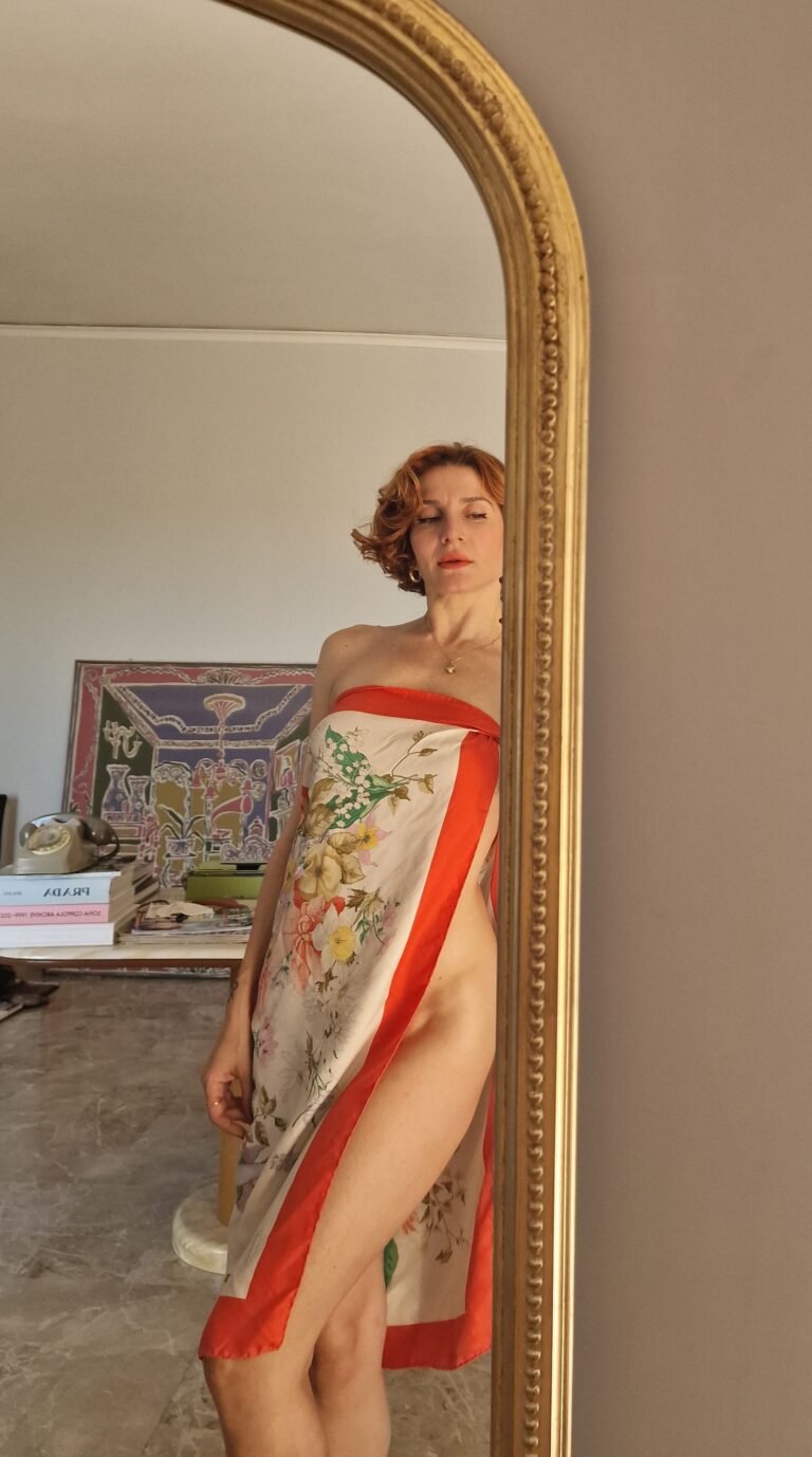 Gucci Vintage foulard in Pura Seta floreale - immagine 4