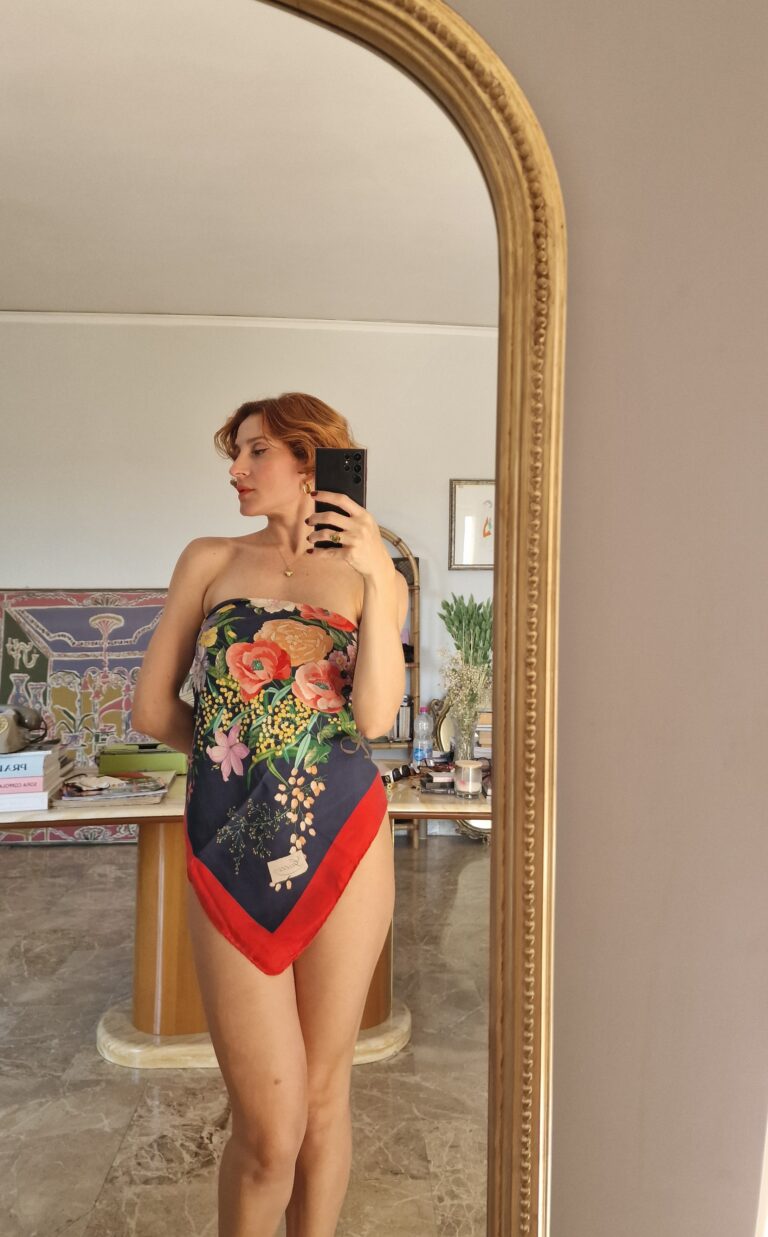 GUCCI Vintage foulard in Pura Seta stampa floreale - immagine 3