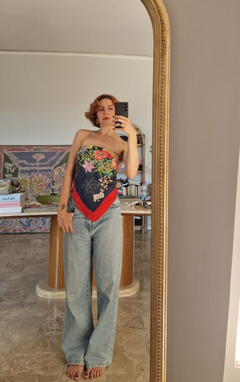 GUCCI Vintage foulard in Pura Seta stampa floreale - immagine 4
