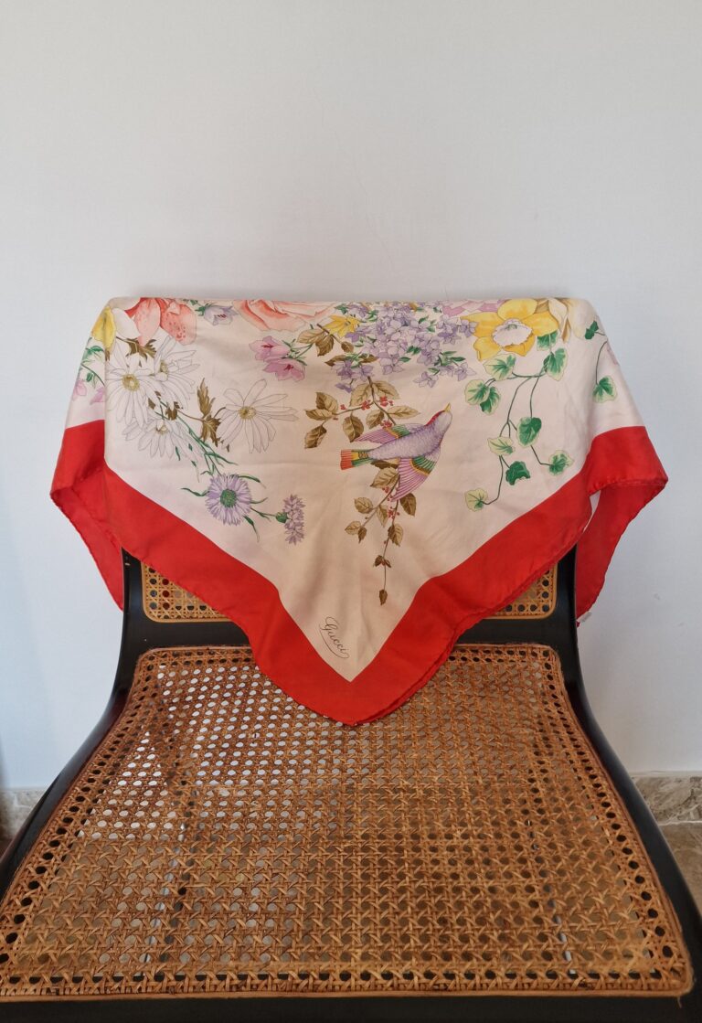 Gucci Vintage foulard in Pura Seta floreale - immagine 8