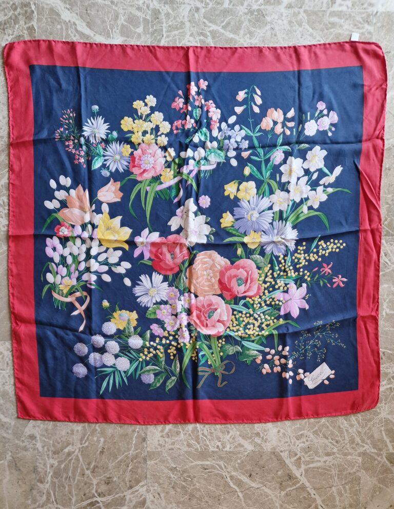 GUCCI Vintage foulard in Pura Seta stampa floreale - immagine 5
