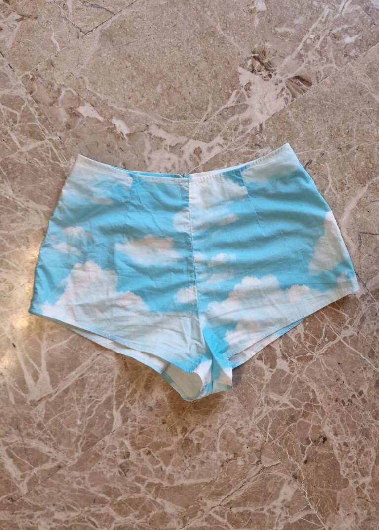Cieli immensi on Short vintage da collezione Moschino mare - immagine 4