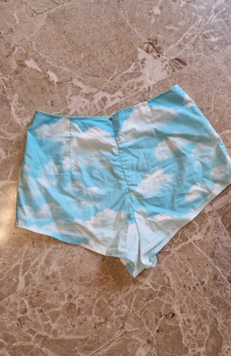Cieli immensi on Short vintage da collezione Moschino mare - immagine 6