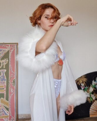 Vestaglia vintage bianca con piume di Joelle by La Perla