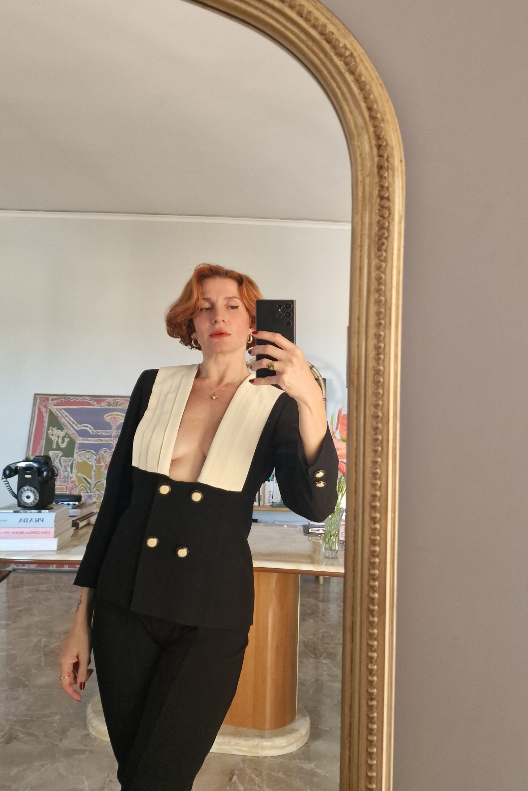 Giacca Capolavoro vintage con profondo scollo e colletto plissé - immagine 5
