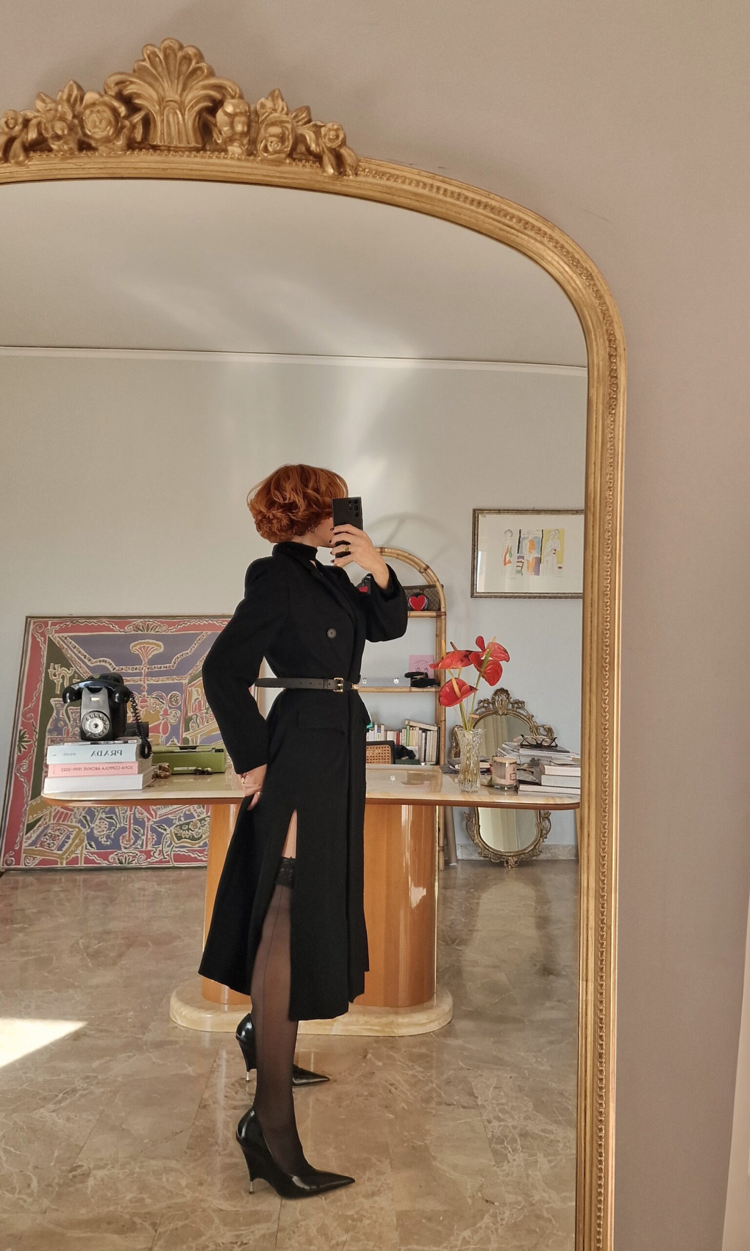 Ode all'imperfezione: Cappotto vintage nero doppiopetto by Emporio Armani - immagine 4