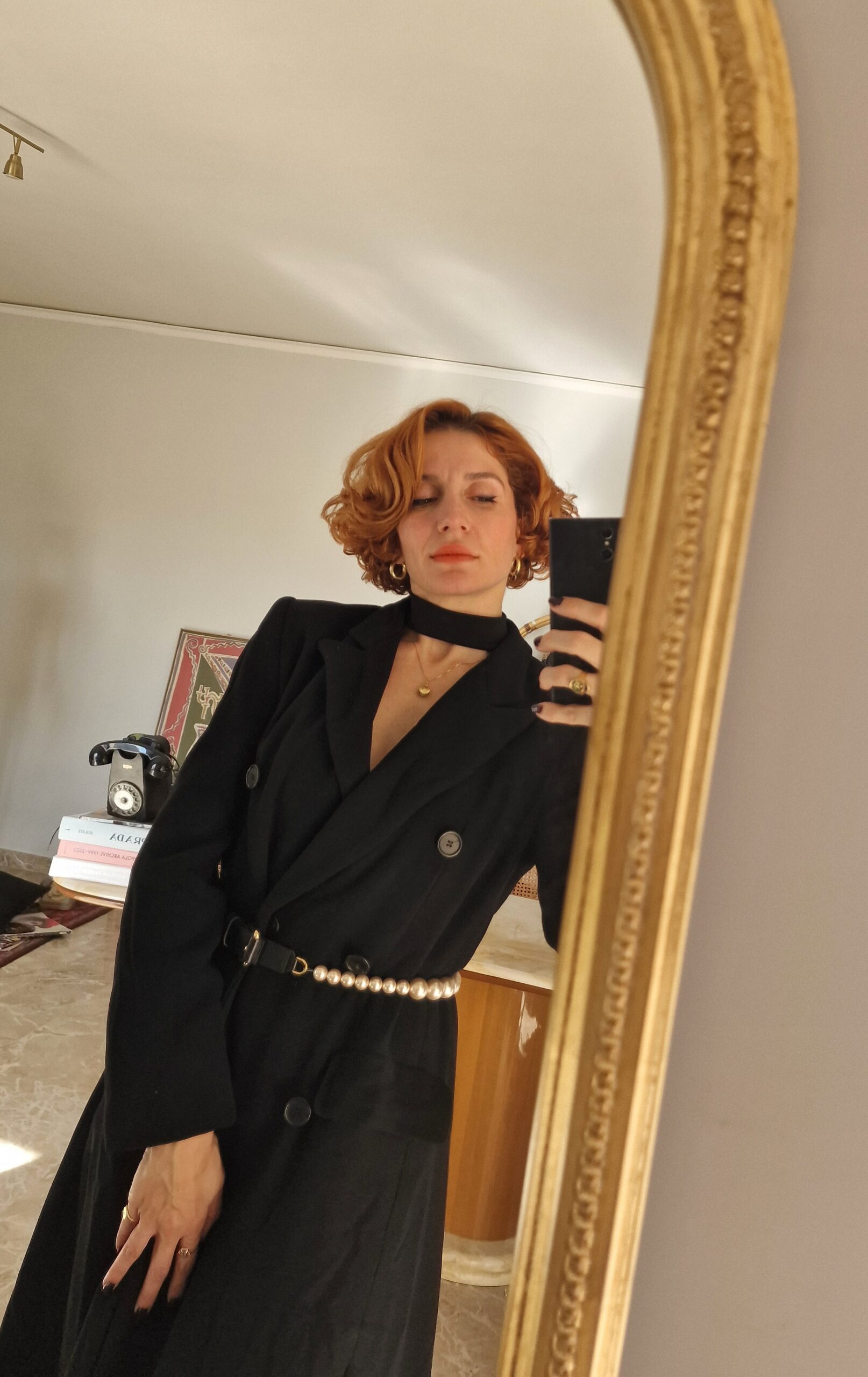 Ode all'imperfezione: Cappotto vintage nero doppiopetto by Emporio Armani - immagine 6