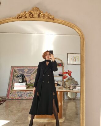 Ode all'imperfezione: Cappotto vintage nero doppiopetto by Emporio Armani
