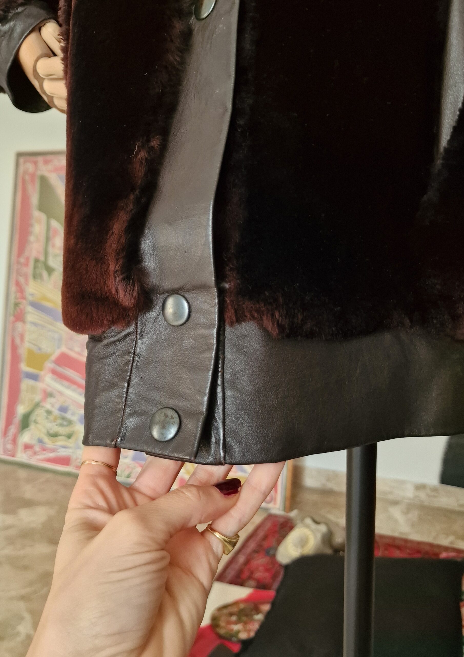 Pregiato capospalla/montone Sartoriale in pelle e pelo corto di montone color cioccolato - immagine 12