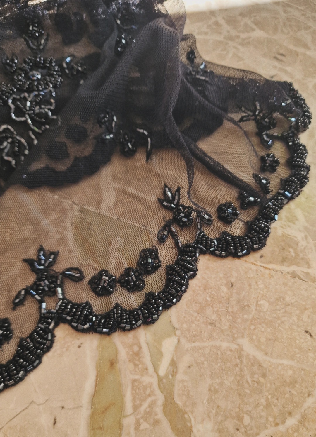 Gonna vintage sartoriale con ricami floreali di perline - immagine 4