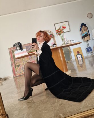 Cappotto cimelio antico sartoriale in Velluto con balze in pizzo interne