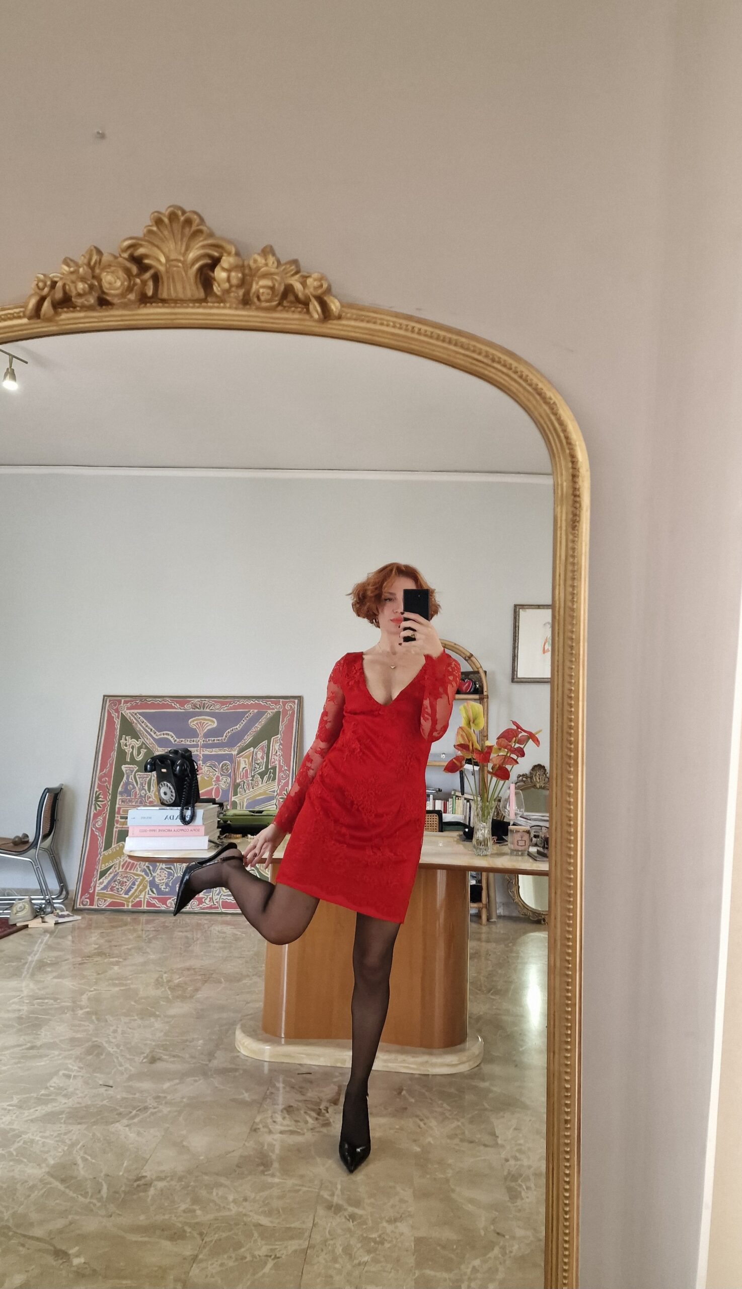 Abito sartoriale in pizzo rosso