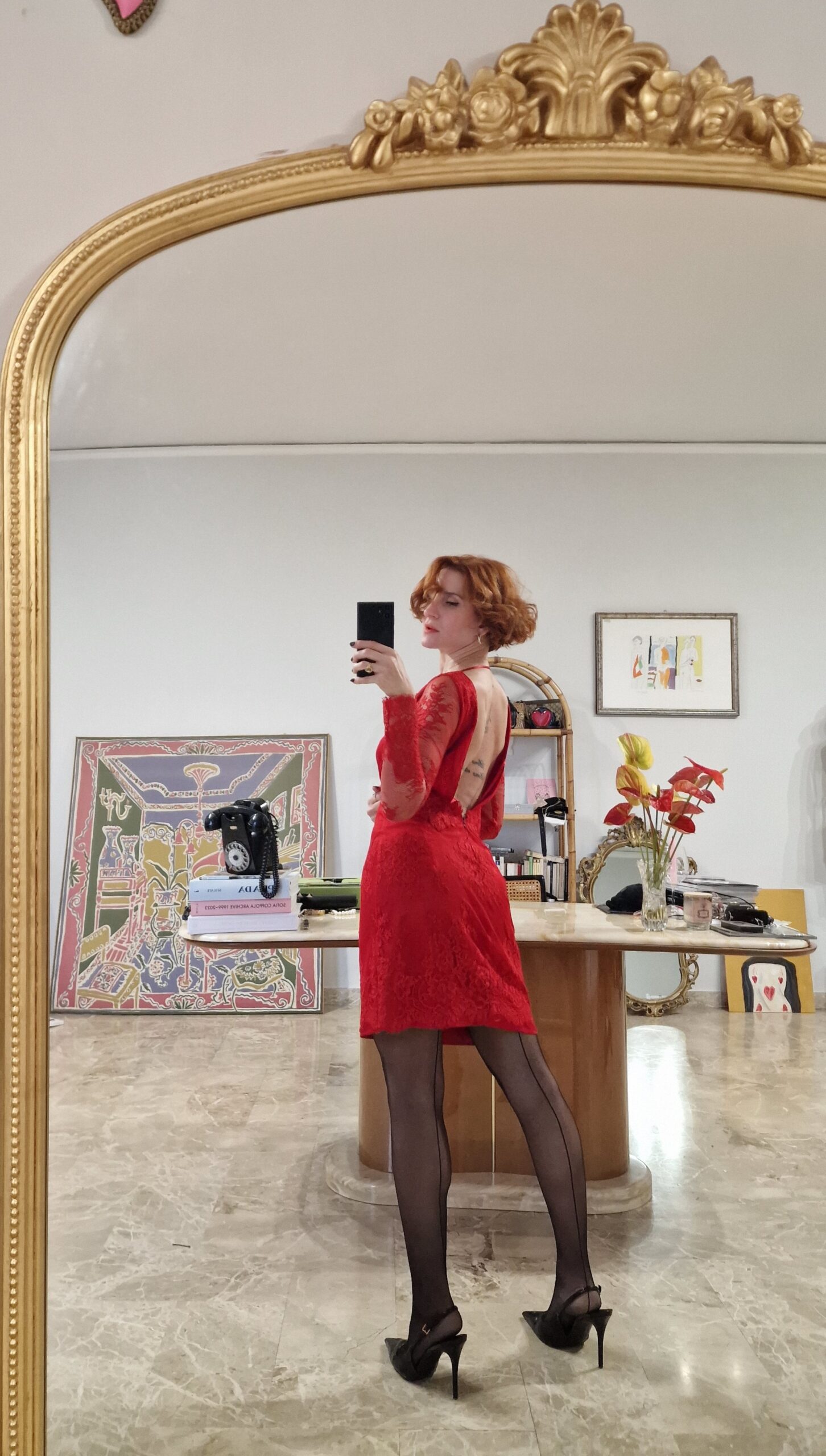 Abito sartoriale in pizzo rosso - immagine 6