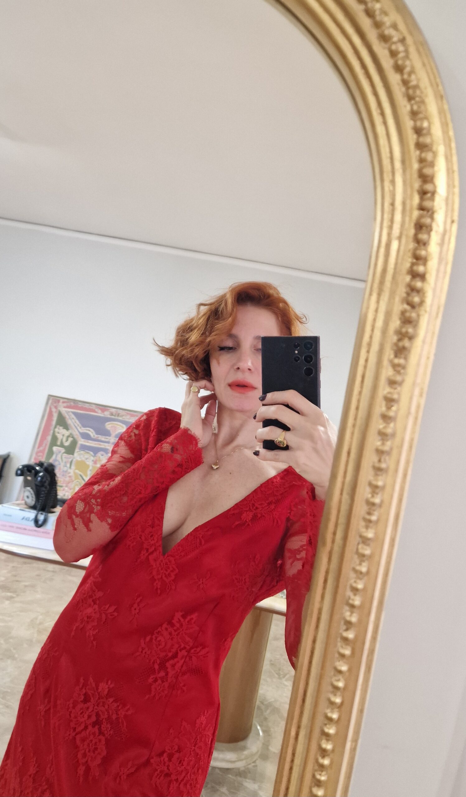 Abito sartoriale in pizzo rosso - immagine 4