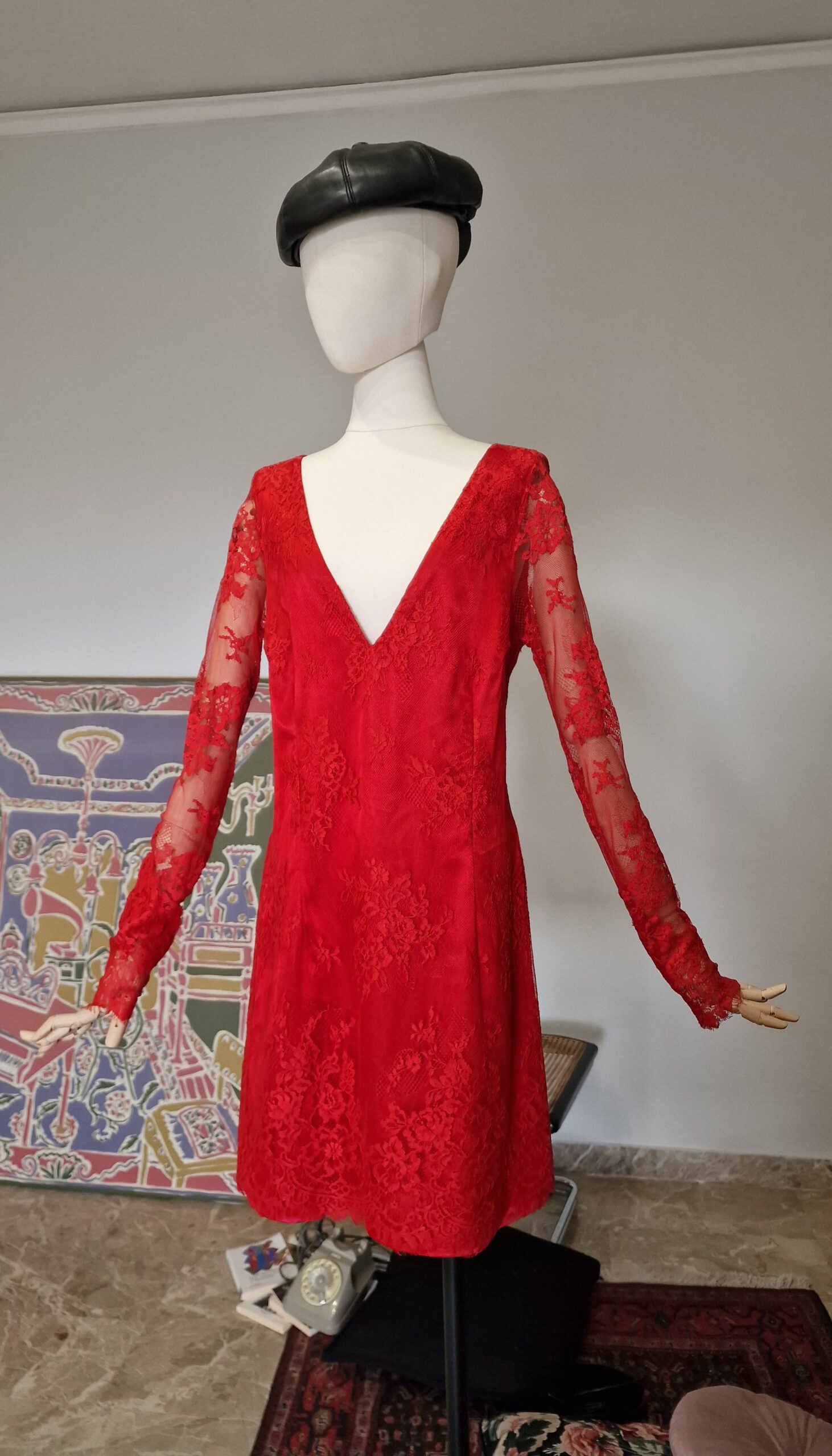 Abito sartoriale in pizzo rosso - immagine 8