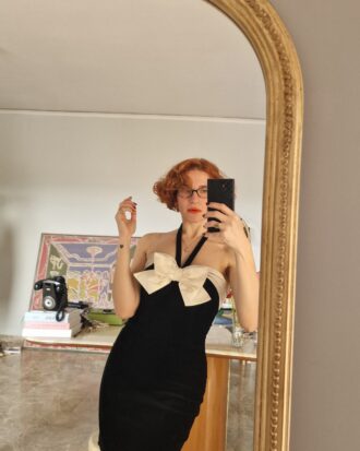 The vintage bow dress : abito in velluto nero con fiocco🎀