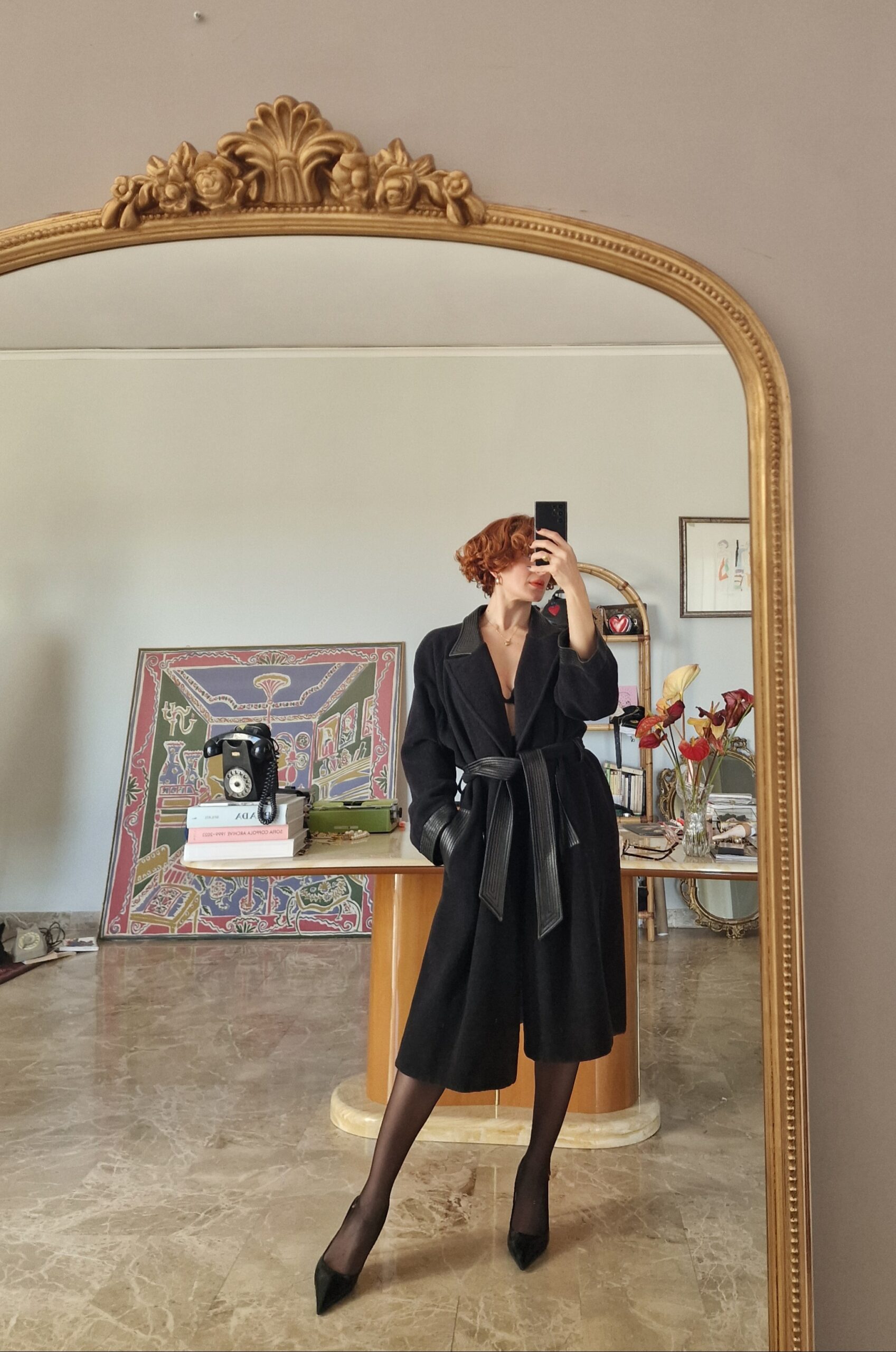 Cappotto by Gai Mattiolo in 100% pura lana grigio antracite e profili in ecopelle nera