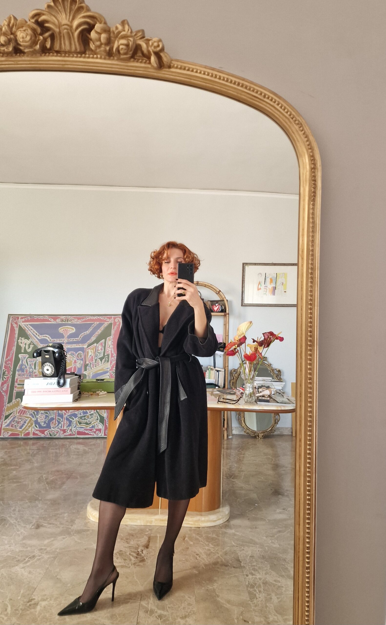 Cappotto by Gai Mattiolo in 100% pura lana grigio antracite e profili in ecopelle nera - immagine 2