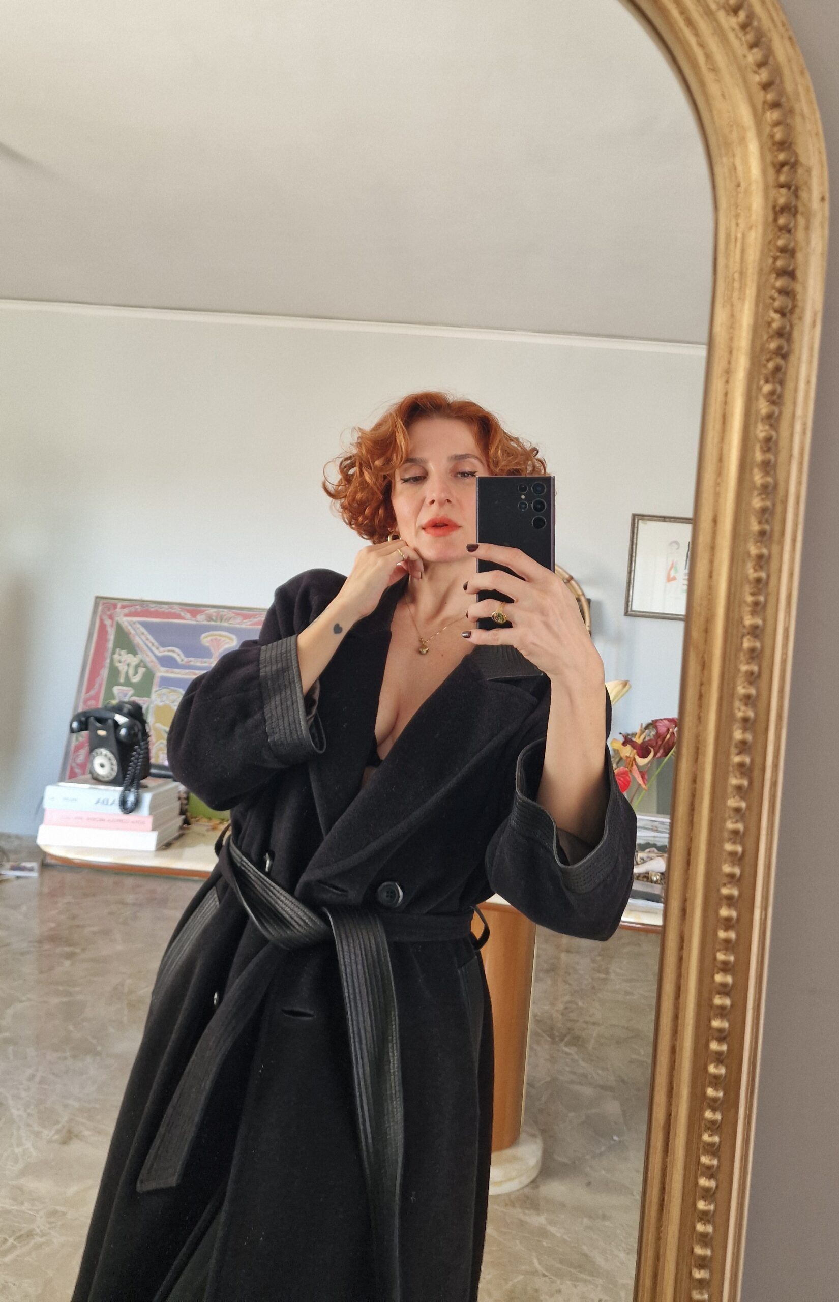 Cappotto by Gai Mattiolo in 100% pura lana grigio antracite e profili in ecopelle nera - immagine 6