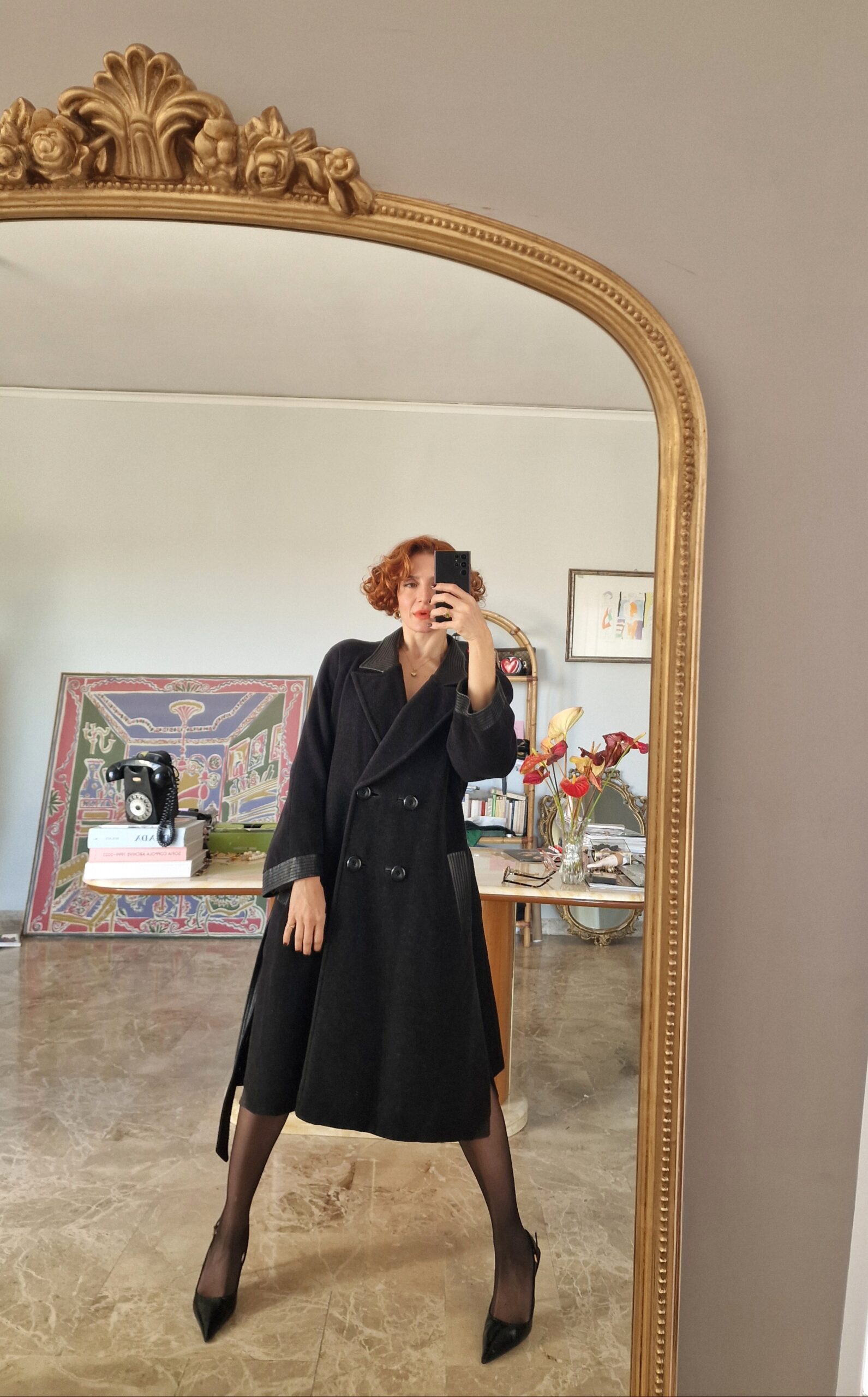 Cappotto by Gai Mattiolo in 100% pura lana grigio antracite e profili in ecopelle nera - immagine 4