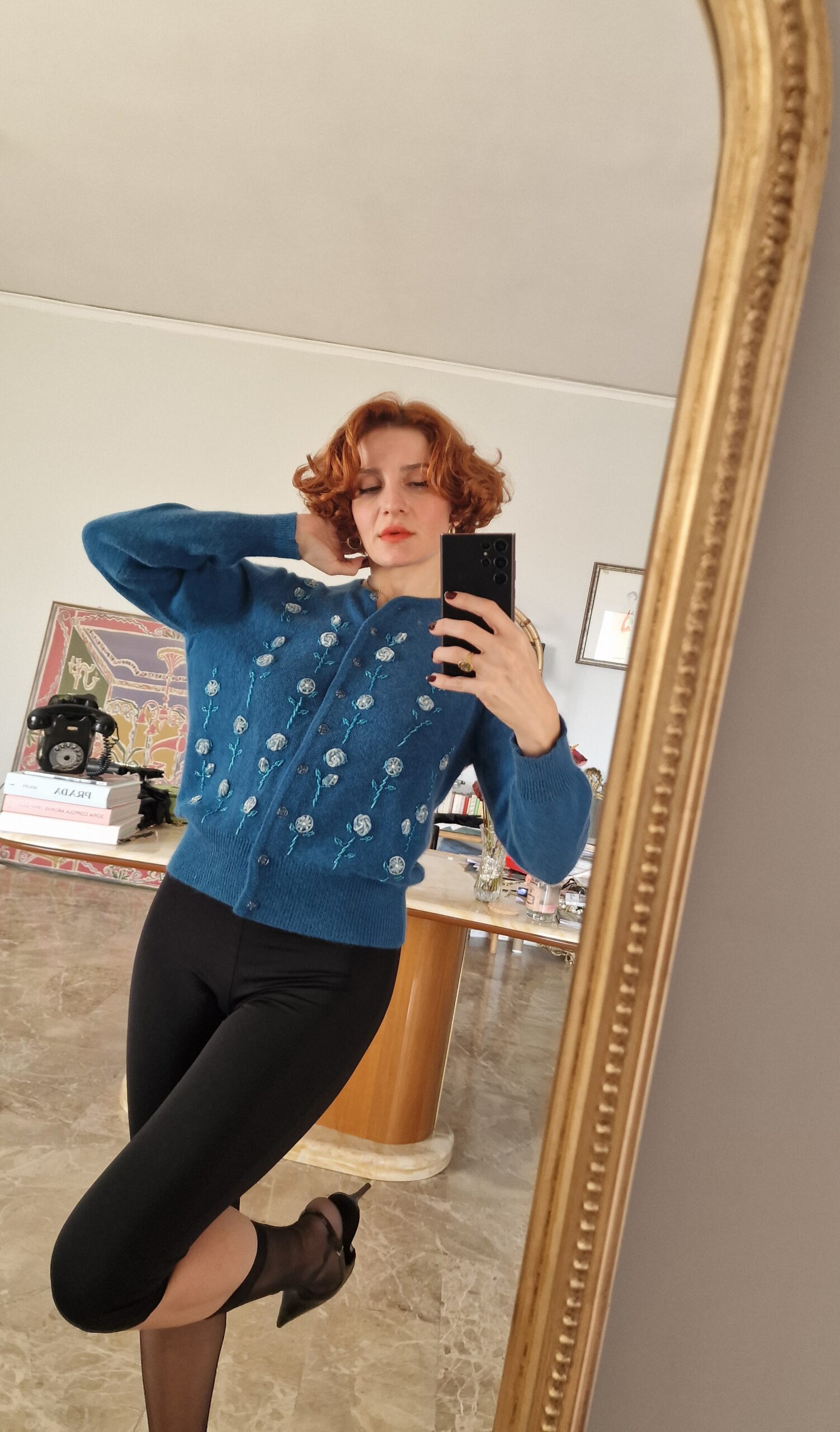 Cardigan cimelio Sartoriale color ottanio 100% Lana ricamata a mano